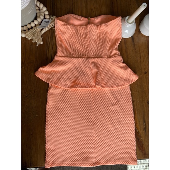 Charlotte Russe Neon Coral Strapless Bodycon Peplum Dress NWT - Picture 1 of 3